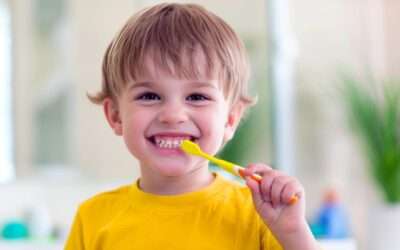 Dentista para niños en Mondragón: cuándo empezar y cómo perderle el miedo